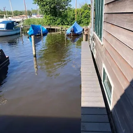 Waterwolf Botel *